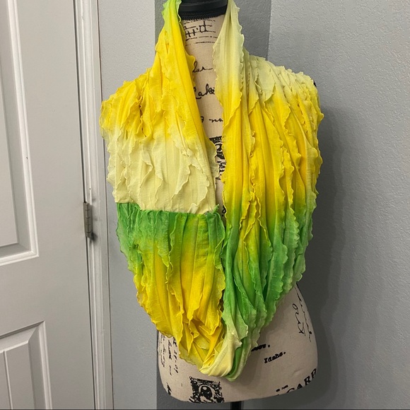 Bright Scarf - Picture 5 of 5